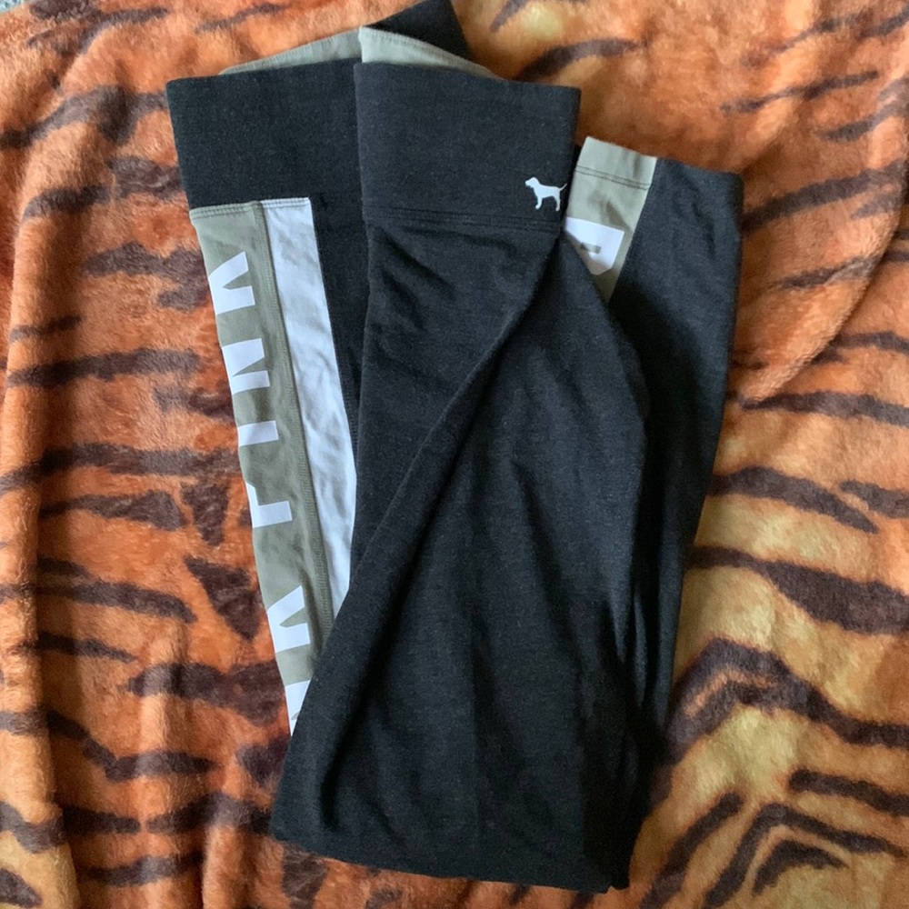 VS Pink leggings